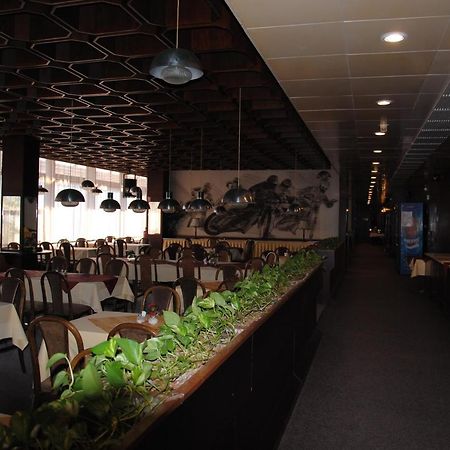 Hotel Labe Pardubice Exteriör bild