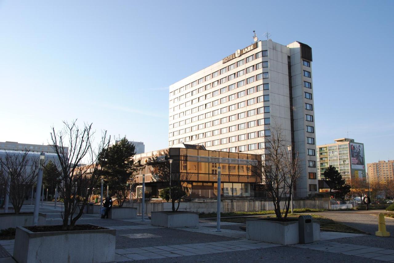 Hotel Labe Pardubice Exteriör bild