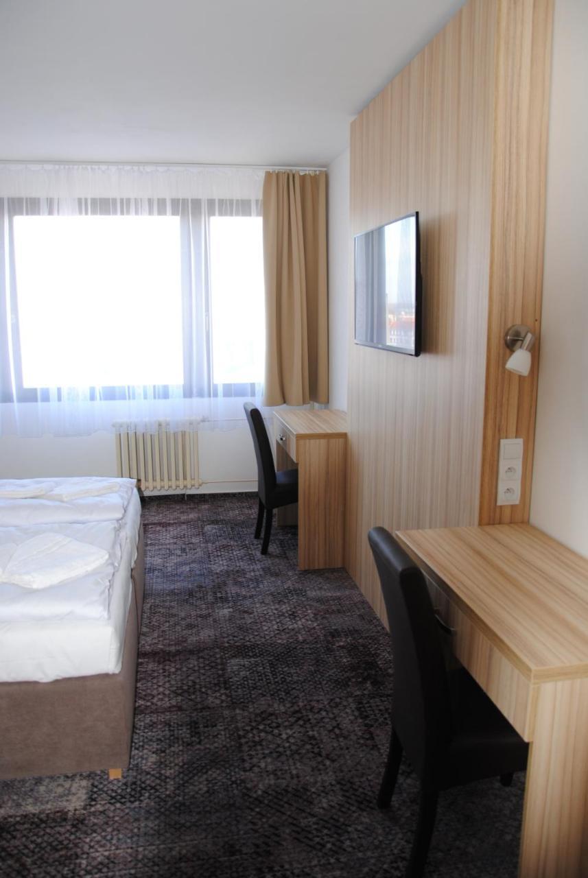 Hotel Labe Pardubice Exteriör bild