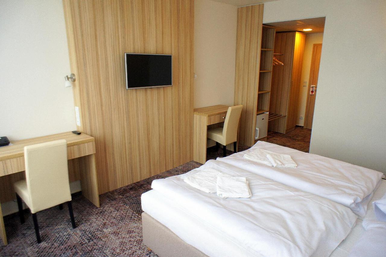 Hotel Labe Pardubice Exteriör bild