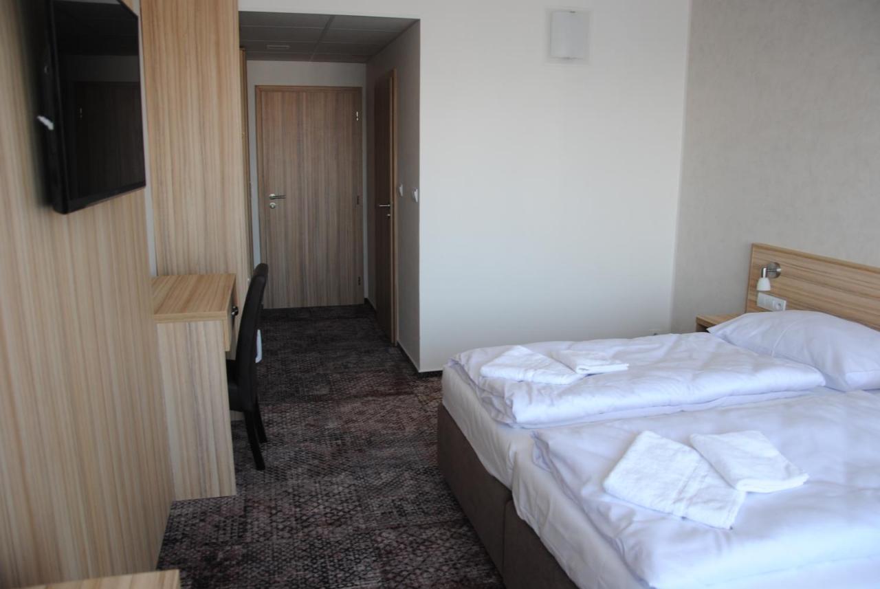 Hotel Labe Pardubice Exteriör bild