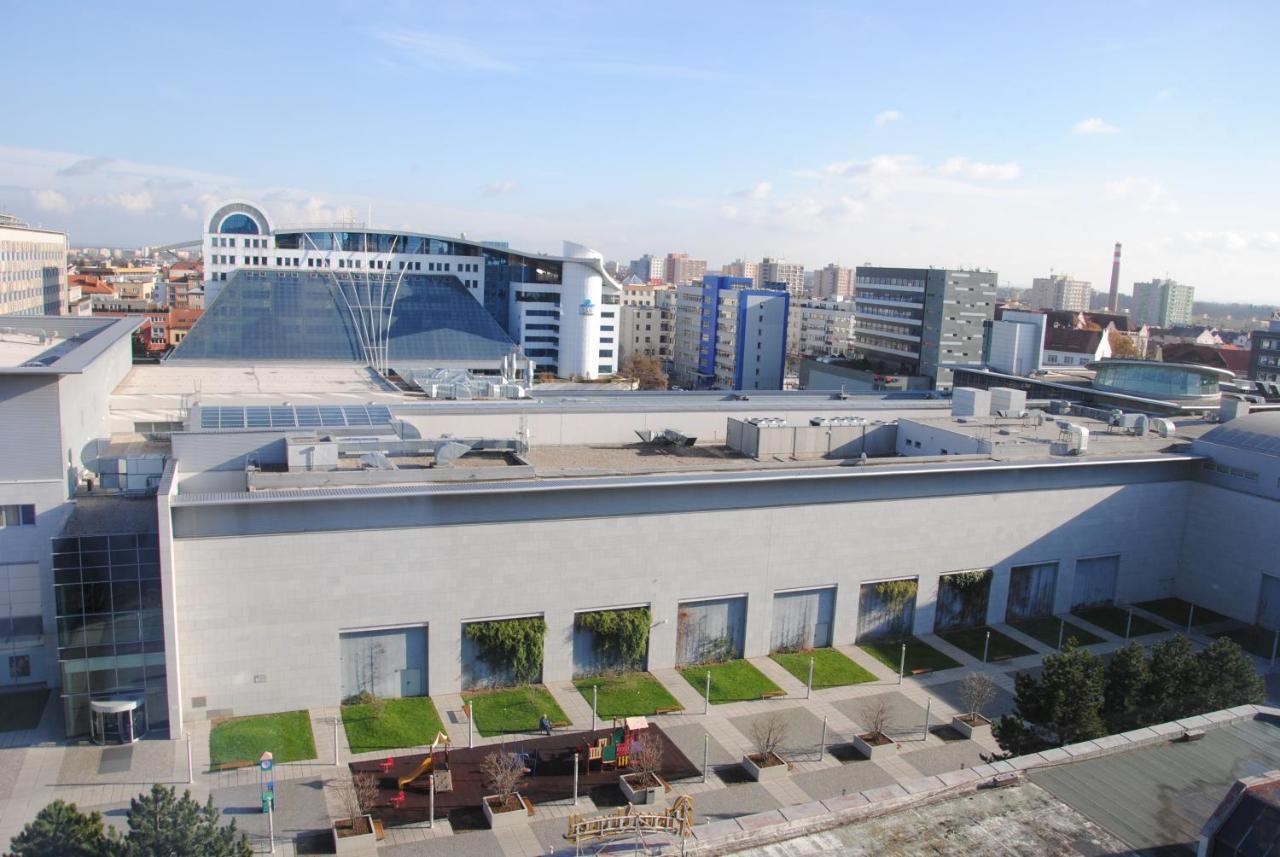 Hotel Labe Pardubice Exteriör bild