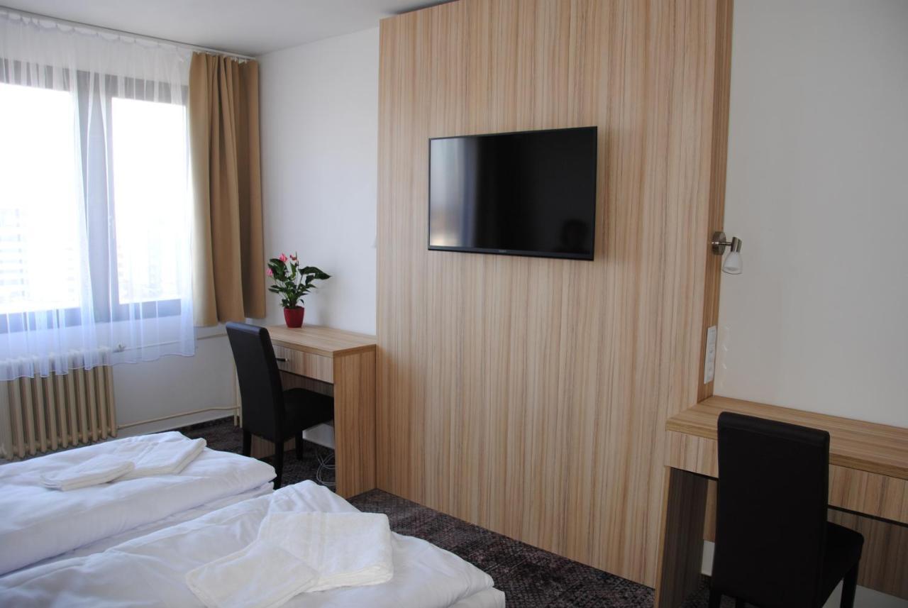 Hotel Labe Pardubice Exteriör bild