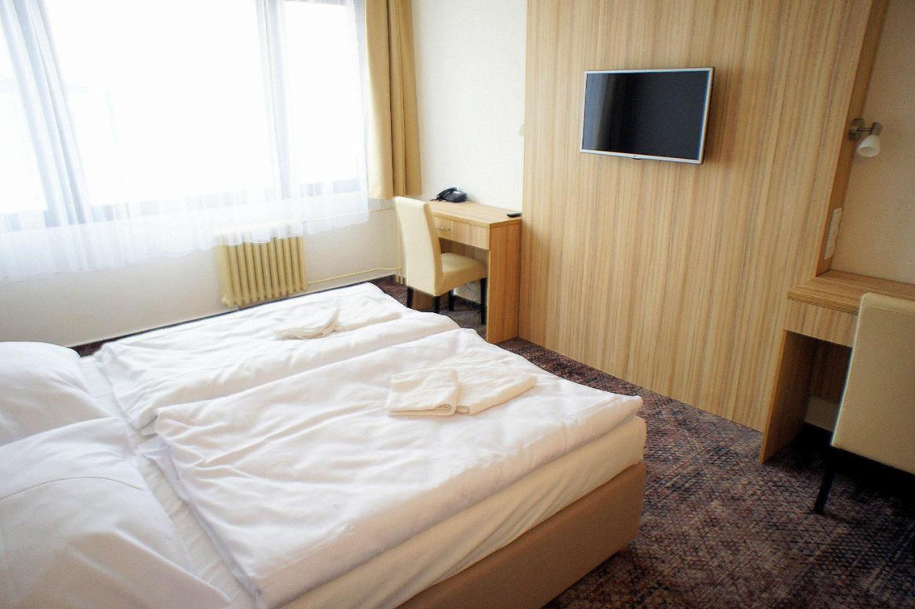 Hotel Labe Pardubice Exteriör bild